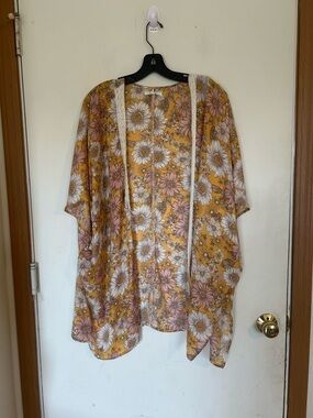 Maurice's one/size Floral Open Front Kimono - Mustard & Pink Daisy Print